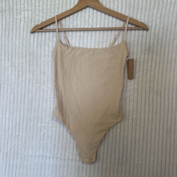 SKIMS Fits Everybody Cami Thong Bodysuit Size XS Sand NWT $58 - Picture 7 of 11